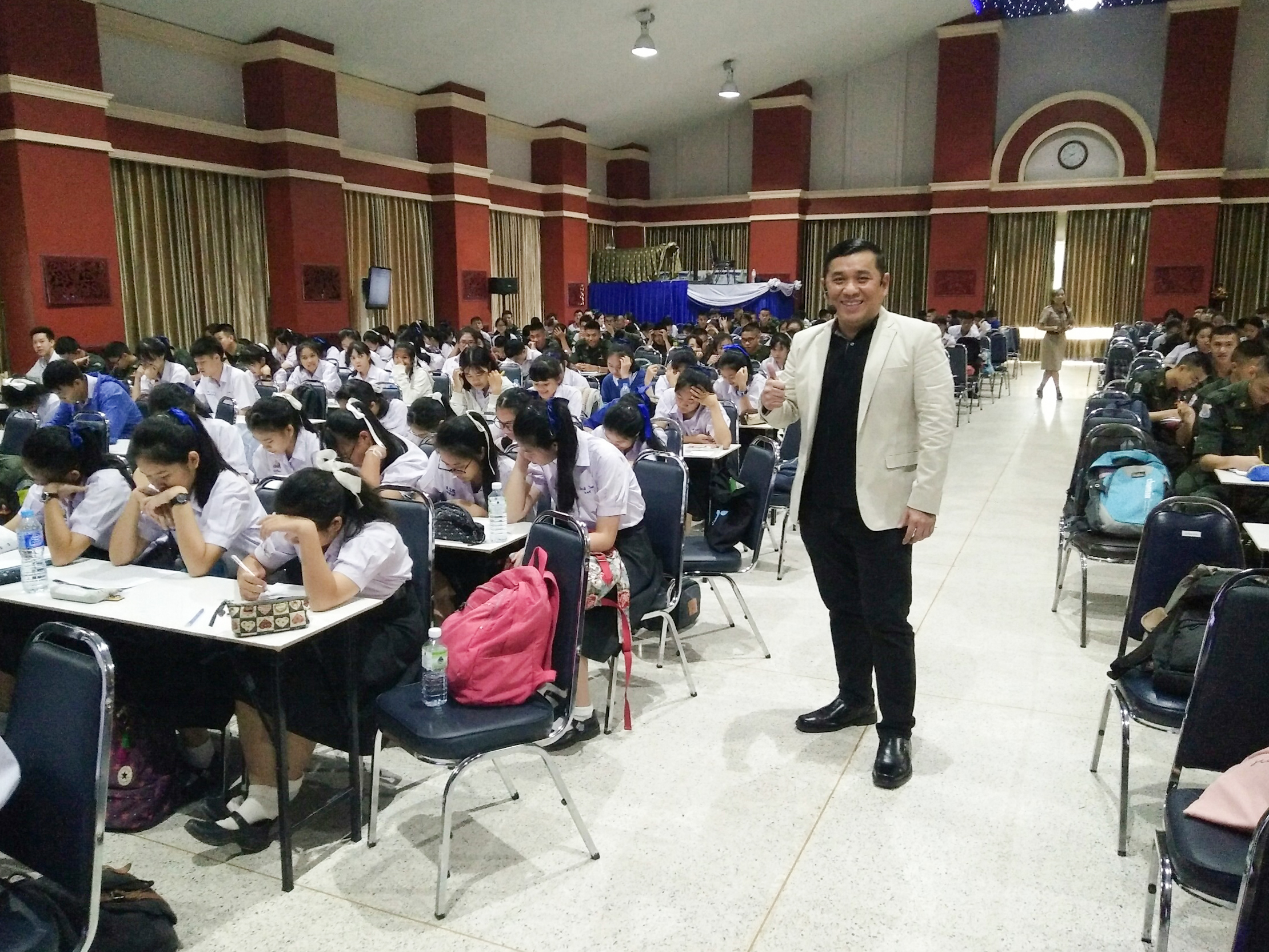พี่ช้างติวPAT1-โครงการ30ปีWEตอบแทนสังคม