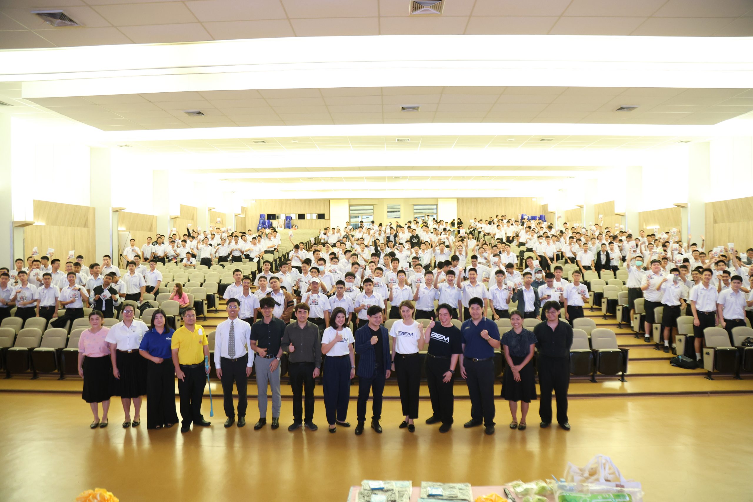 กิจกรรม Roadshow “BEM พาน้องพิชิต TCAS ปีที่ 17” ติว TGAT ครบทุกพาร์ตกับ “เดอะเบรน”