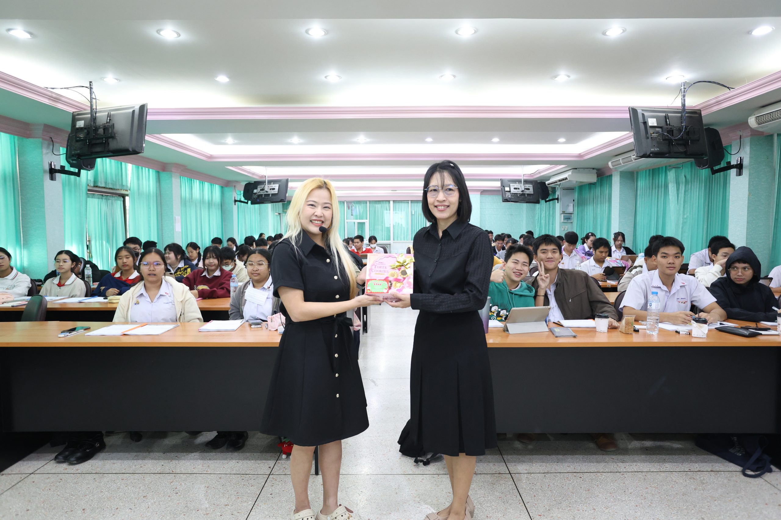 ภาพบรรยากาศกิจกรรมติว A-Level ณ โรงเรียนพิบูลวิทยาลัย “พี่ลูกตาล , พี่กอล์ฟ , พี่ยู , พี่บิ๊ก - เดอะเบรน” - 01
