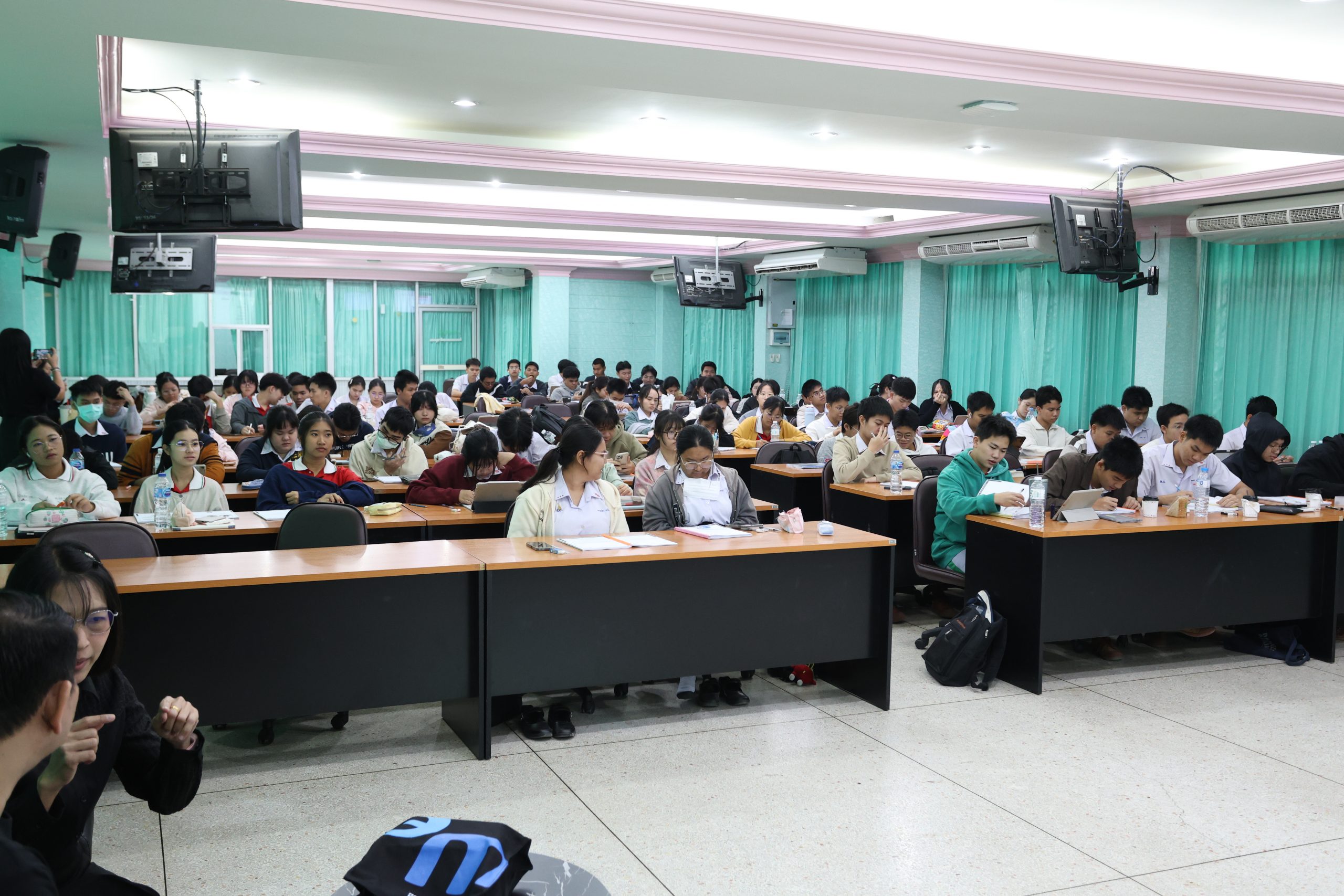 ภาพบรรยากาศกิจกรรมติว A-Level ณ โรงเรียนพิบูลวิทยาลัย “พี่ลูกตาล , พี่กอล์ฟ , พี่ยู , พี่บิ๊ก - เดอะเบรน” - 24