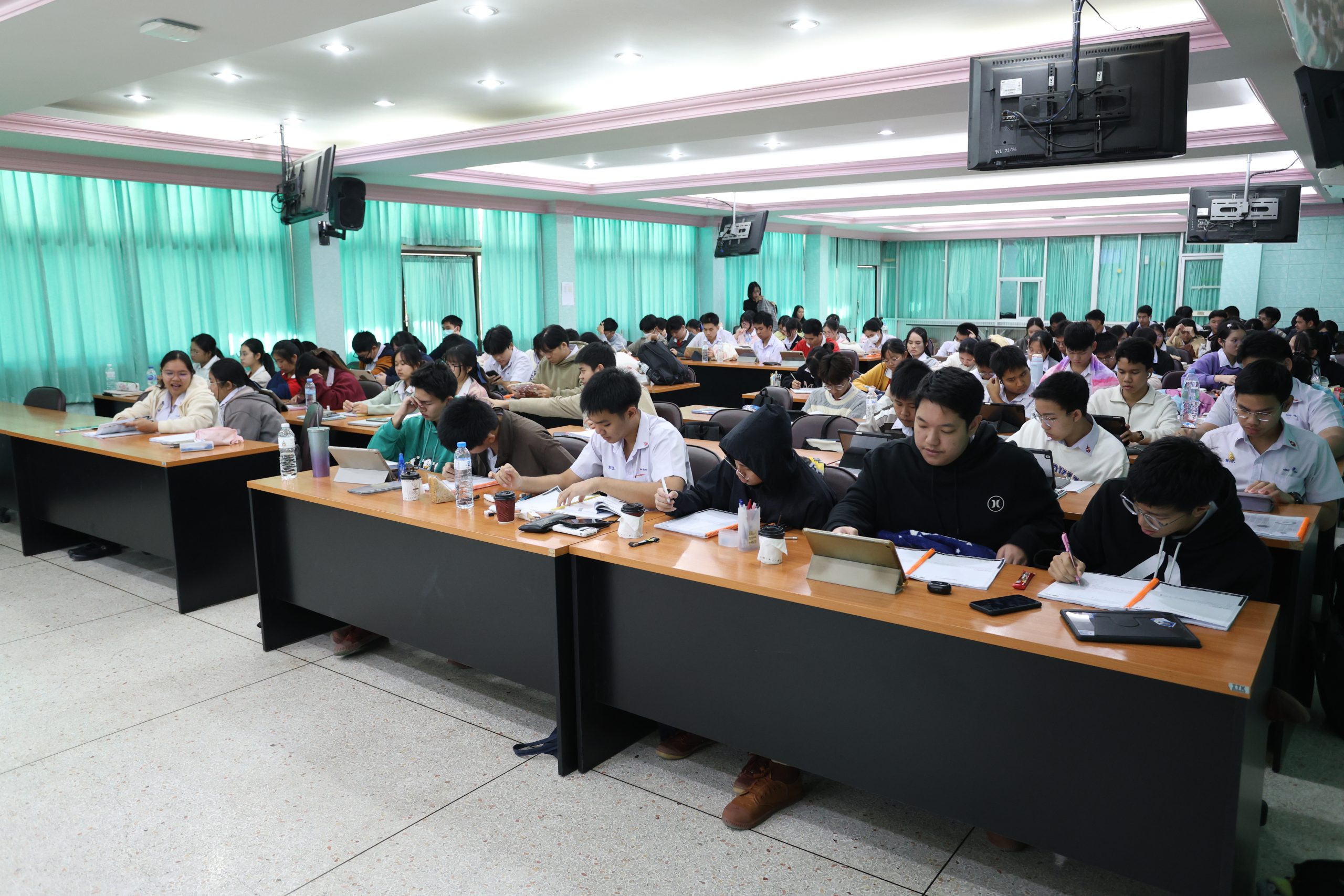 ภาพบรรยากาศกิจกรรมติว A-Level ณ โรงเรียนพิบูลวิทยาลัย “พี่ลูกตาล , พี่กอล์ฟ , พี่ยู , พี่บิ๊ก - เดอะเบรน” - 25