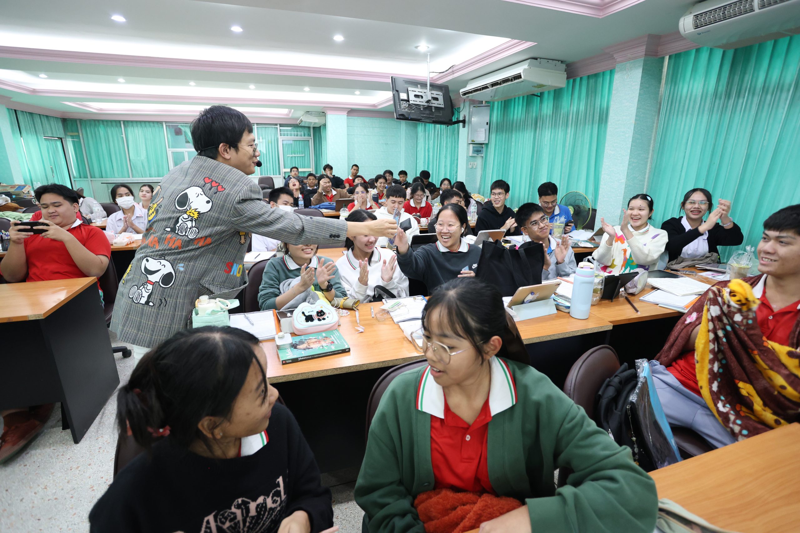 ภาพบรรยากาศกิจกรรมติว A-Level ณ โรงเรียนพิบูลวิทยาลัย “พี่ลูกตาล , พี่กอล์ฟ , พี่ยู , พี่บิ๊ก - เดอะเบรน” - 32