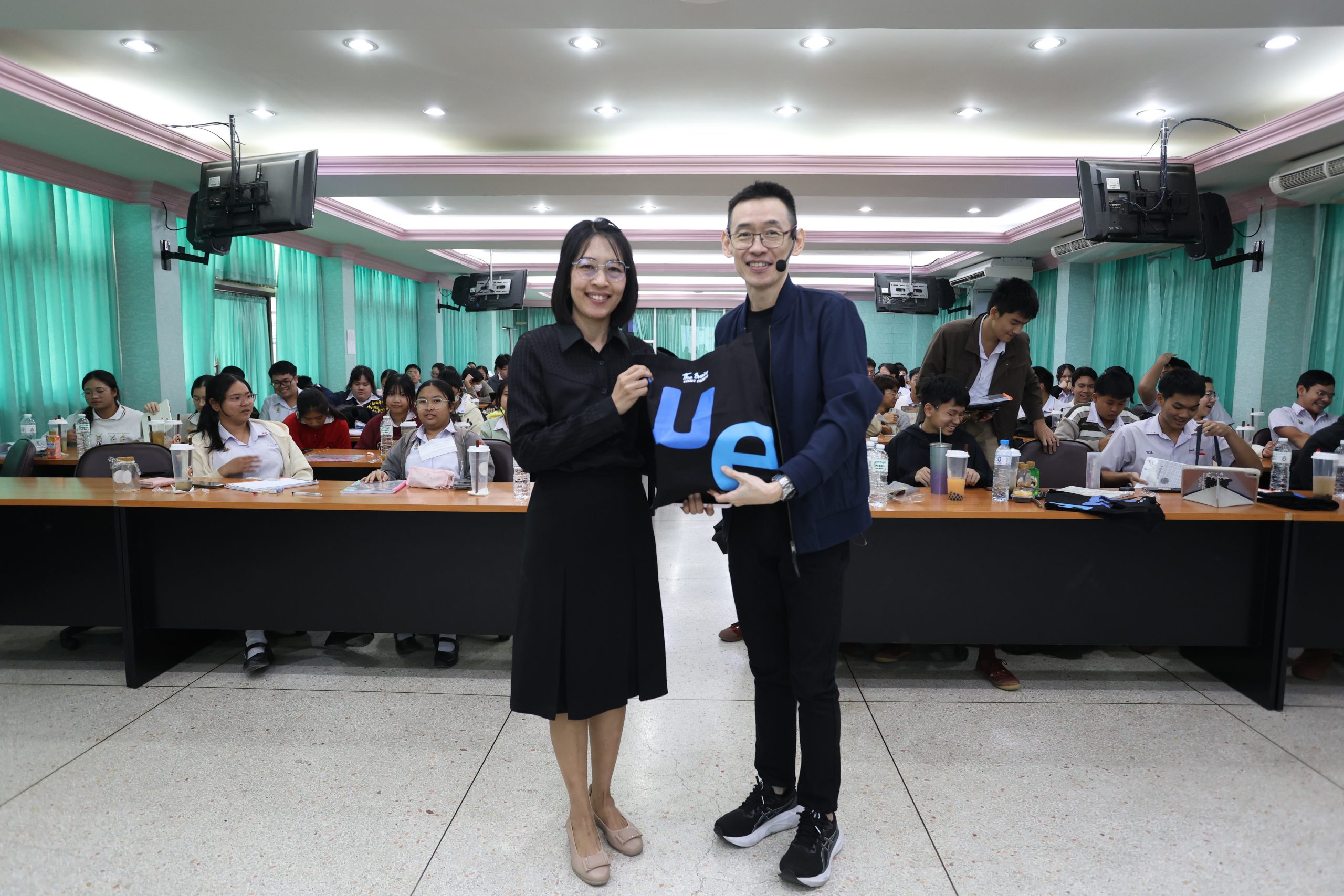 ภาพบรรยากาศกิจกรรมติว A-Level ณ โรงเรียนพิบูลวิทยาลัย “พี่ลูกตาล , พี่กอล์ฟ , พี่ยู , พี่บิ๊ก - เดอะเบรน” - 38