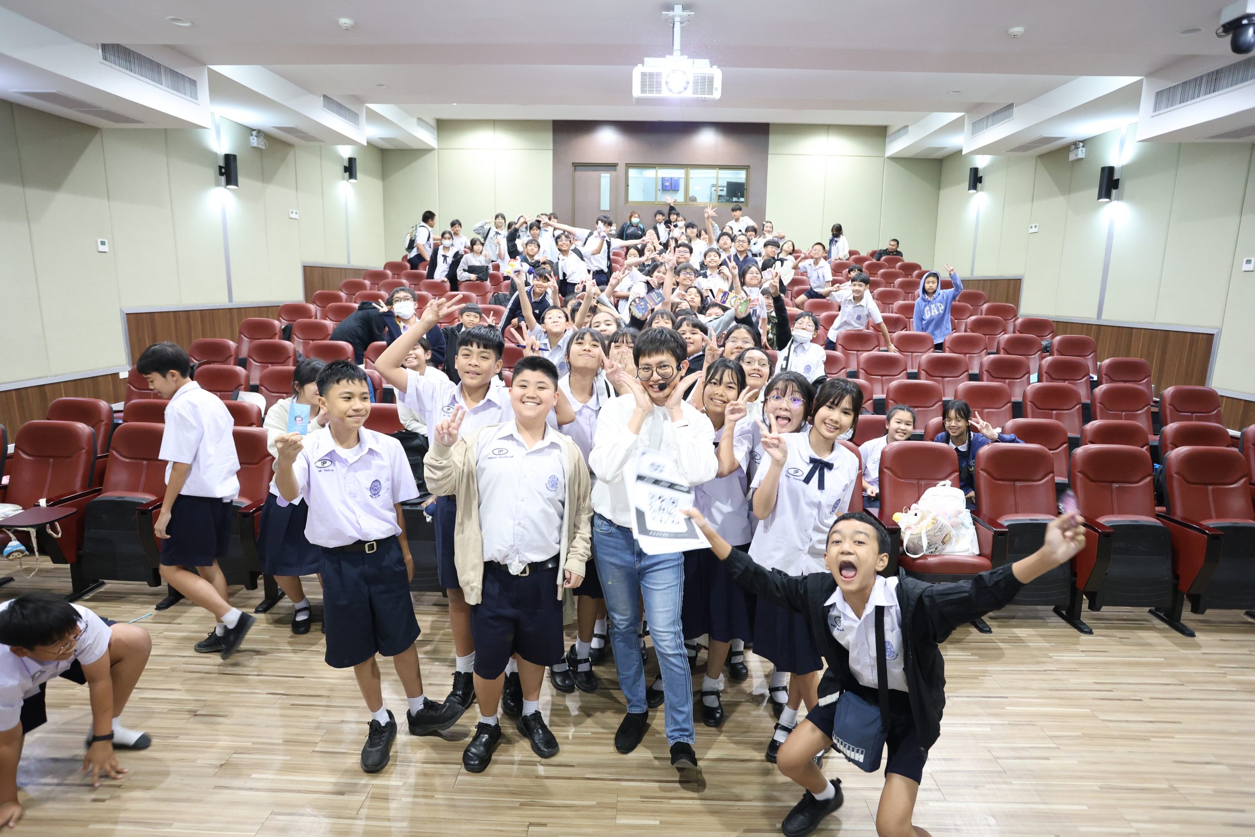 ภาพบรรยากาศกิจกรรมติว ภาษาไทย ป.6 สอบเข้า ม.1 ณ โรงเรียนสาธิตมหาวิทยาลัยราชภัฏพระนครศรีอยุธยา “พี่ยู - เดอะเบรน” - 01