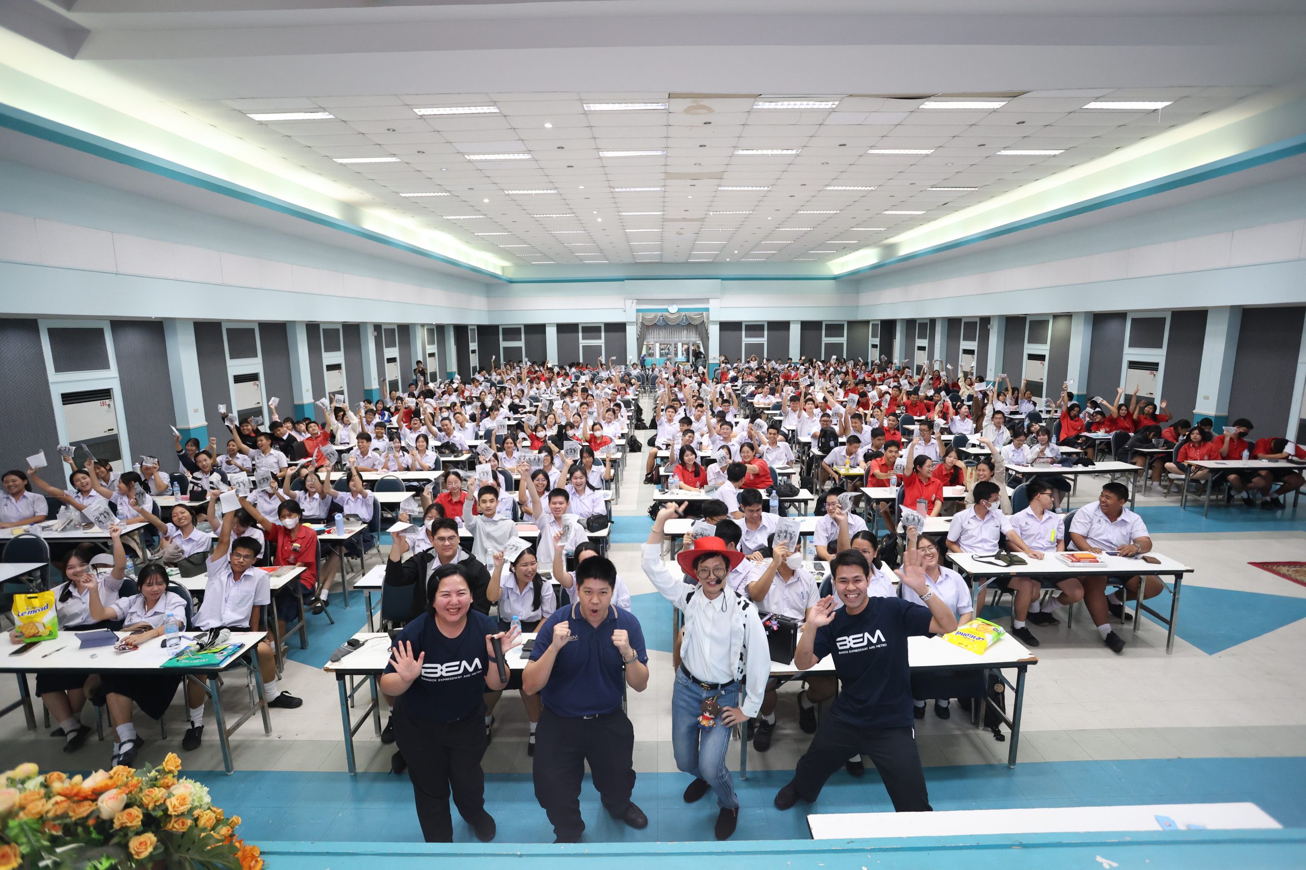 ภาพบรรยากาศกิจกรรมติว Road show TCAS ร่วมกับ BEM ณ โรงเรียนสตรีวิทยา 2 โดย “พี่ยู - เดอะเบรน” - 12