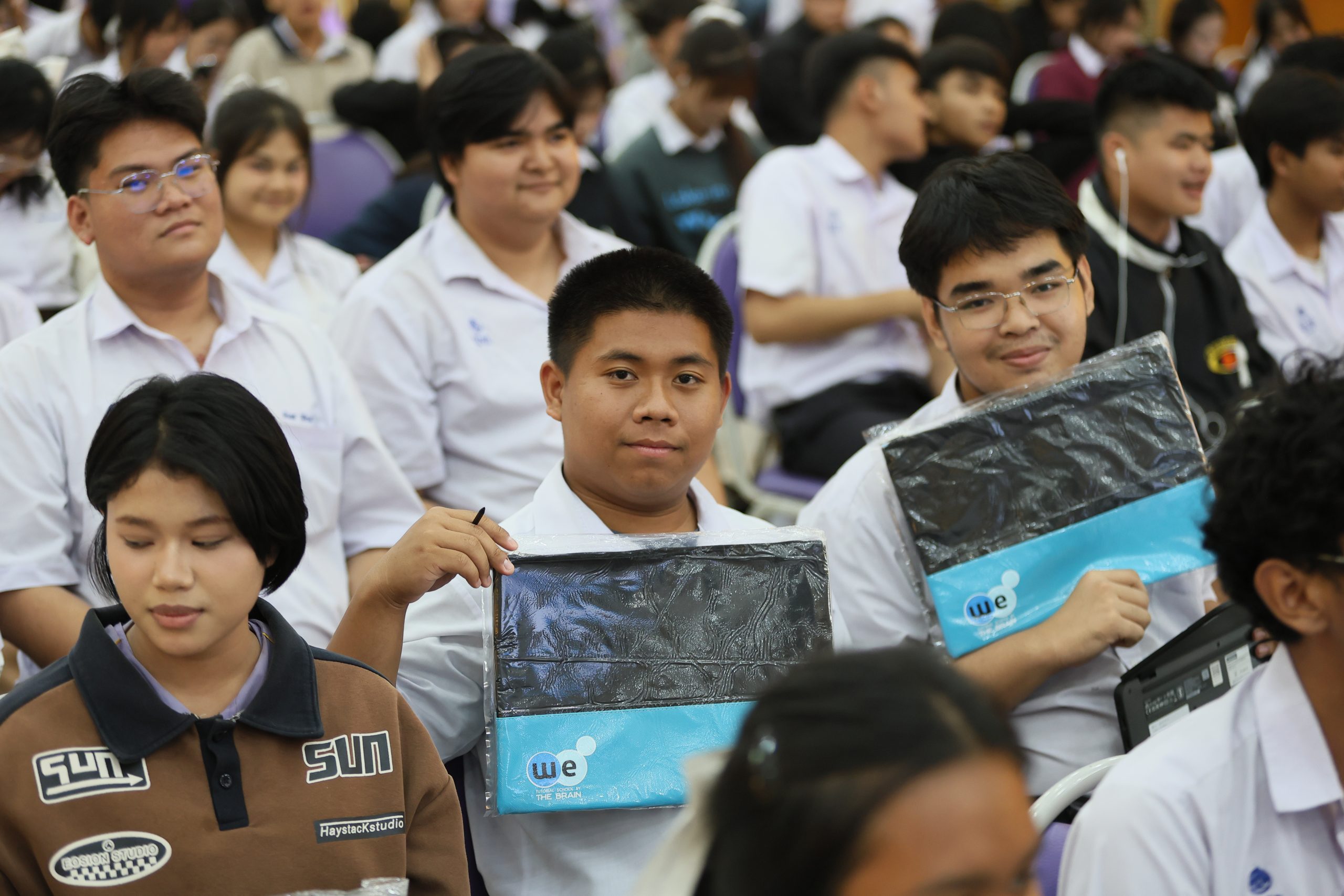 ภาพบรรยากาศกิจกรรมติว Road show TCAS ร่วมกับ BEM ณ โรงเรียนบางบัวทอง โดย “พี่ยู - เดอะเบรน” - 05