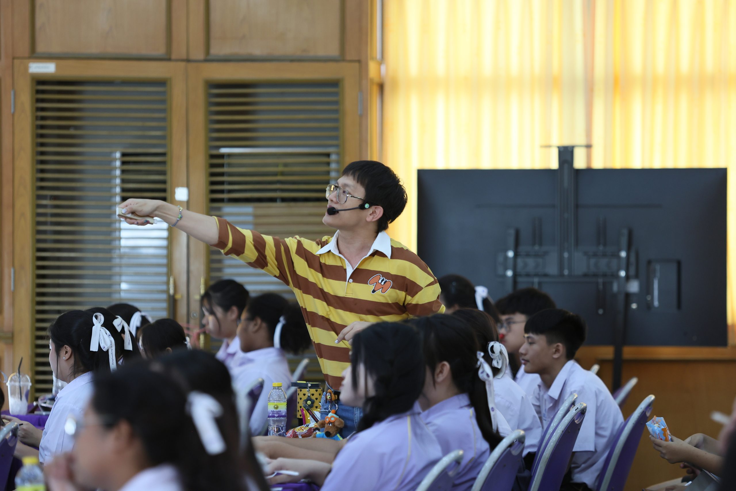 ภาพบรรยากาศกิจกรรมติว Road show TCAS ร่วมกับ BEM ณ โรงเรียนบางบัวทอง โดย “พี่ยู - เดอะเบรน” - 06