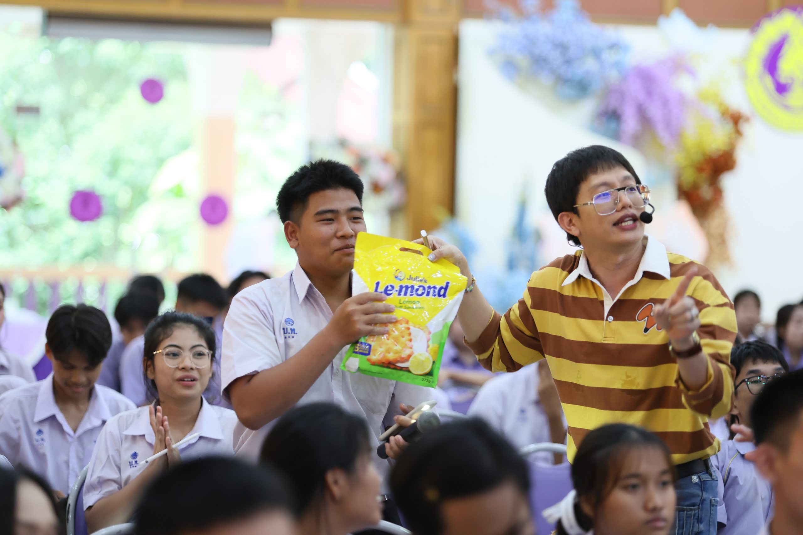 ภาพบรรยากาศกิจกรรมติว Road show TCAS ร่วมกับ BEM ณ โรงเรียนบางบัวทอง โดย “พี่ยู - เดอะเบรน” - 10