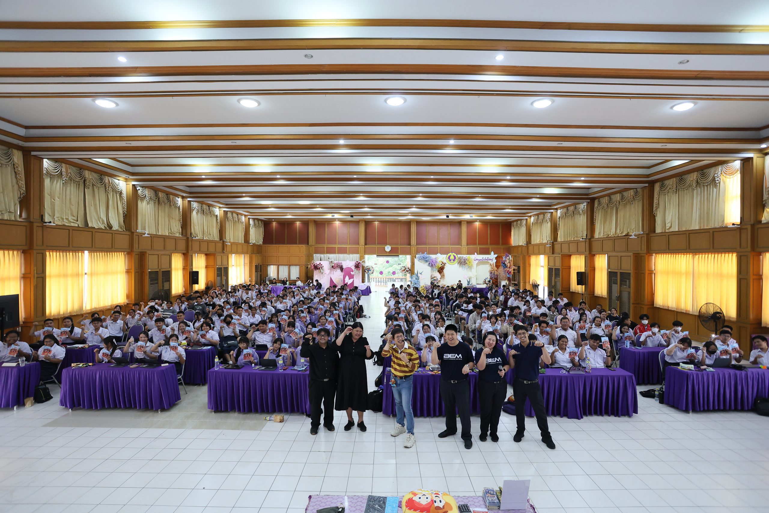 ภาพบรรยากาศกิจกรรมติว Road show TCAS ร่วมกับ BEM ณ โรงเรียนบางบัวทอง โดย “พี่ยู - เดอะเบรน” - 14