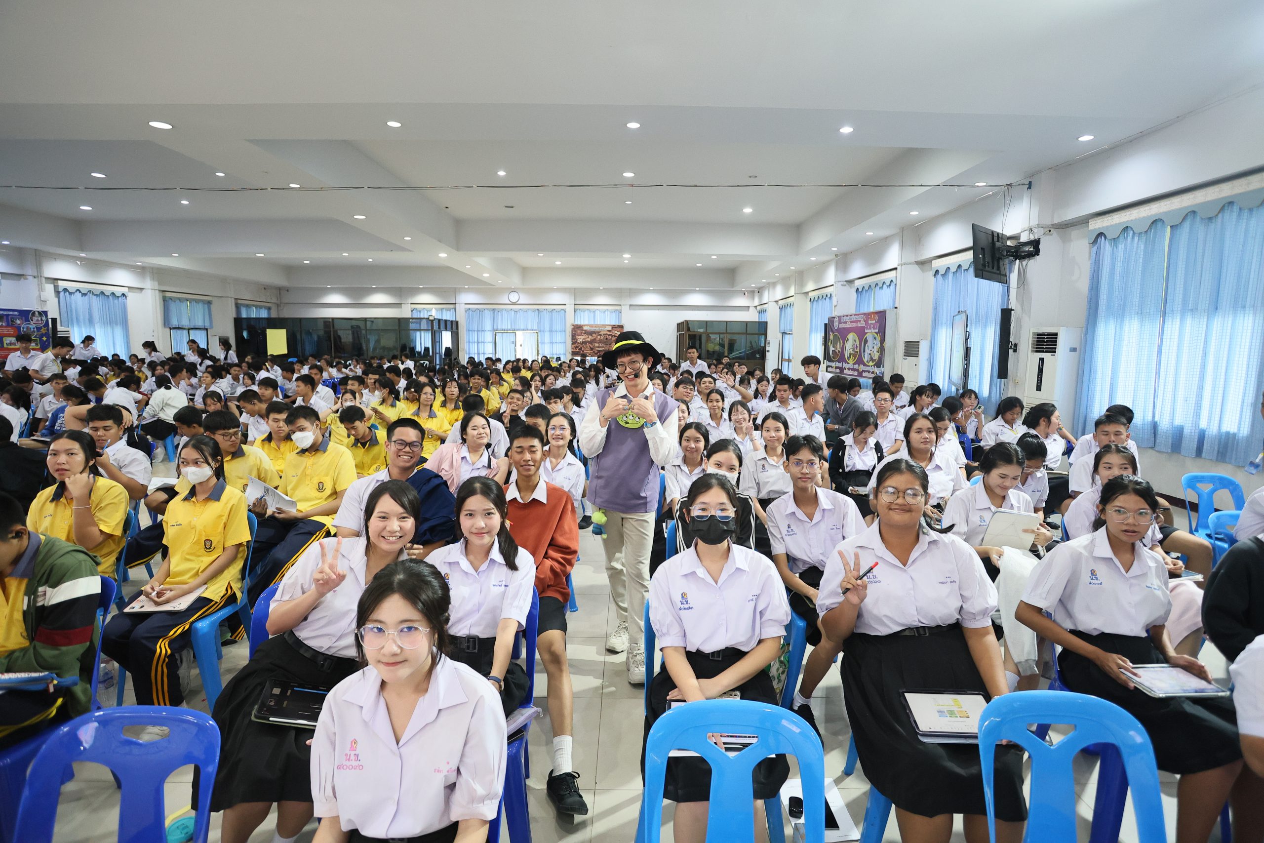 ภาพบรรยากาศกิจกรรมติว Road show TCAS ร่วมกับ BEM ณ โรงเรียนมัธยมวัดหนองแขม โดย “พี่ยู - เดอะเบรน” - 01