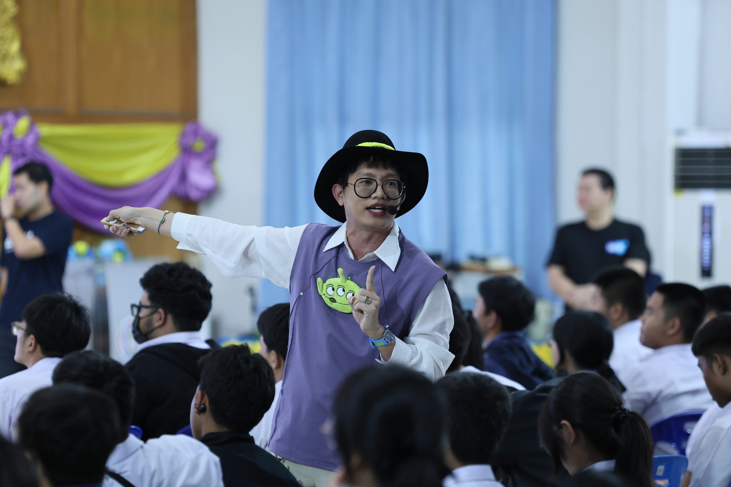 ภาพบรรยากาศกิจกรรมติว Road show TCAS ร่วมกับ BEM ณ โรงเรียนมัธยมวัดหนองแขม โดย “พี่ยู - เดอะเบรน” - 04