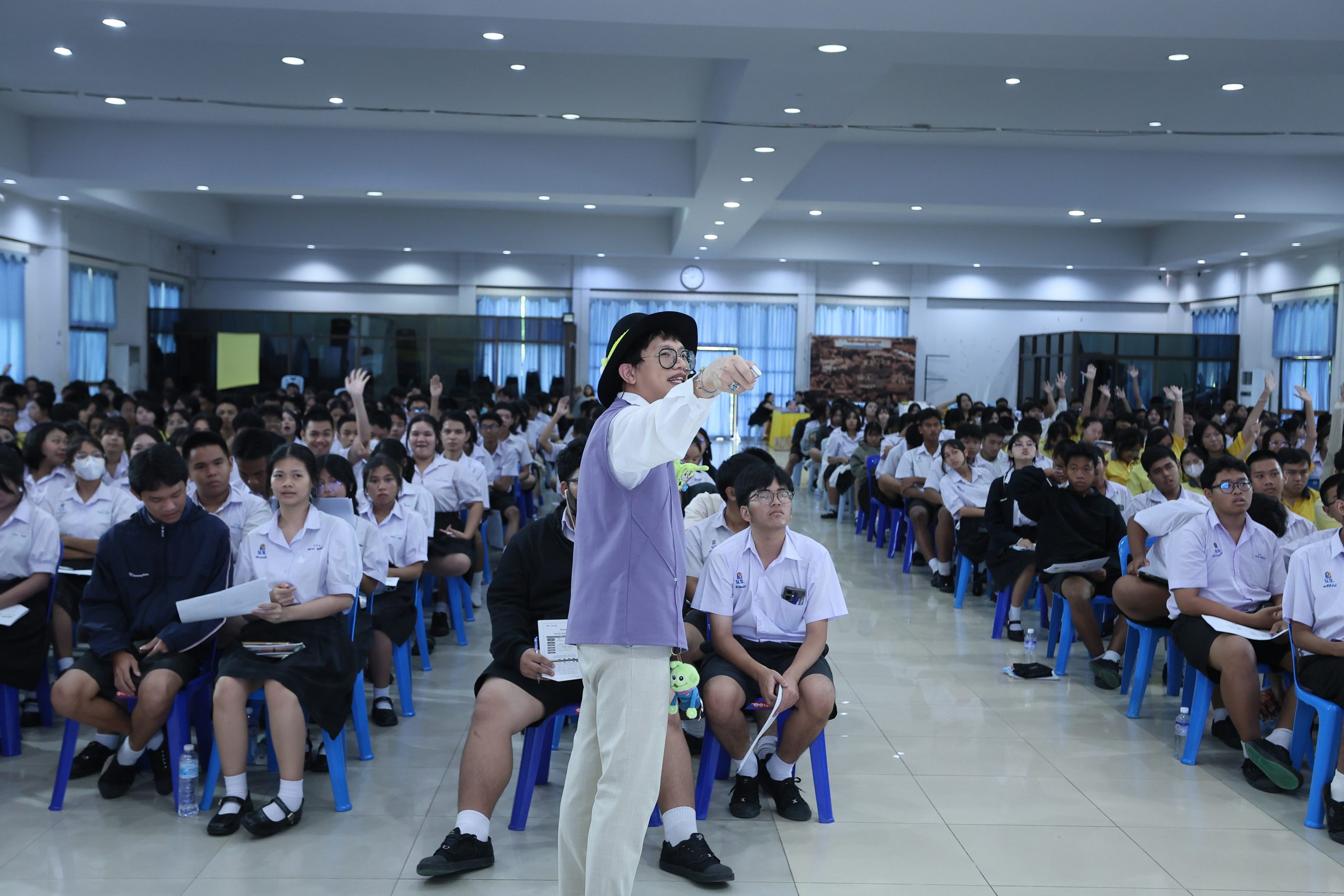 ภาพบรรยากาศกิจกรรมติว Road show TCAS ร่วมกับ BEM ณ โรงเรียนมัธยมวัดหนองแขม โดย “พี่ยู - เดอะเบรน” - 07