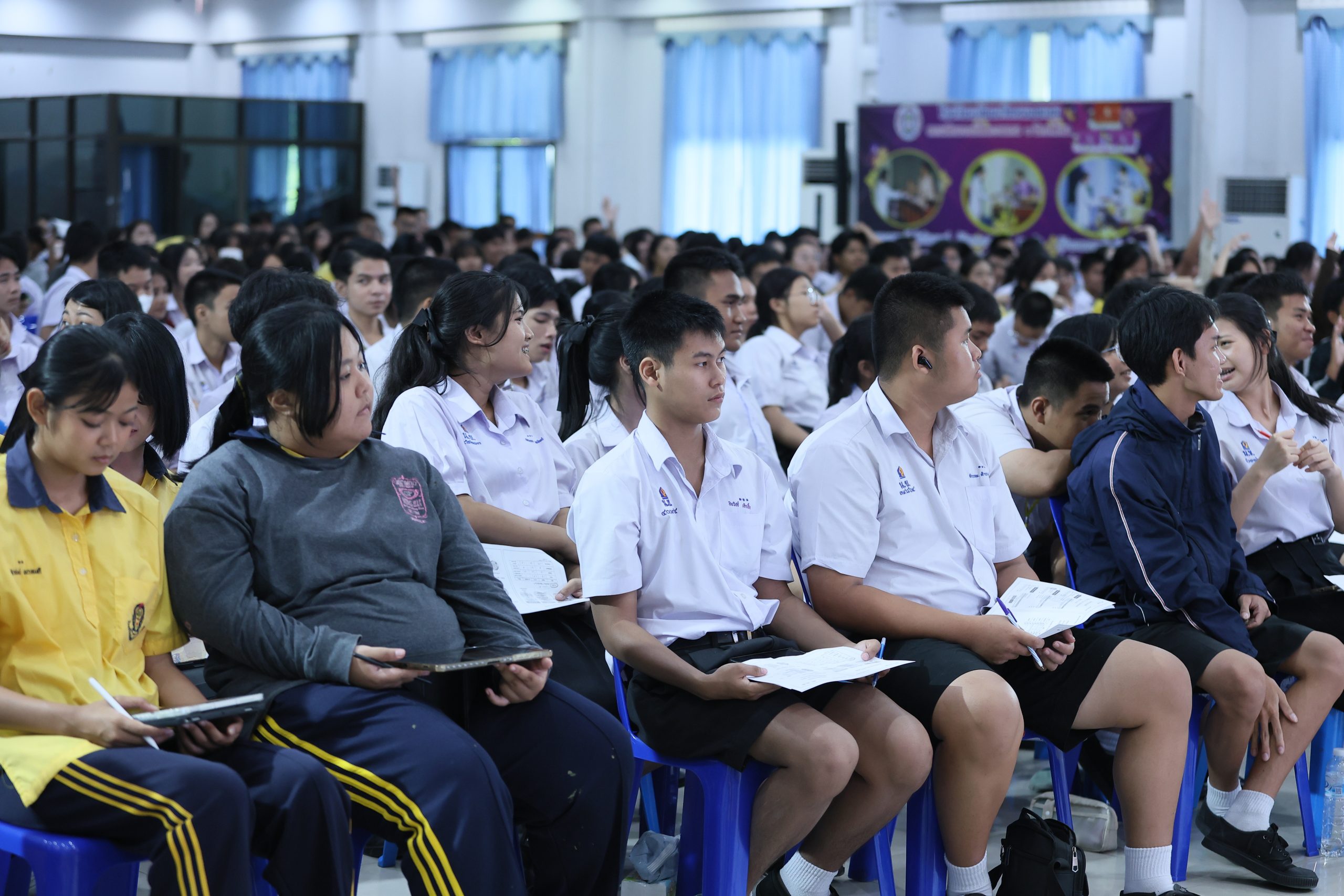 ภาพบรรยากาศกิจกรรมติว Road show TCAS ร่วมกับ BEM ณ โรงเรียนมัธยมวัดหนองแขม โดย “พี่ยู - เดอะเบรน” - 13