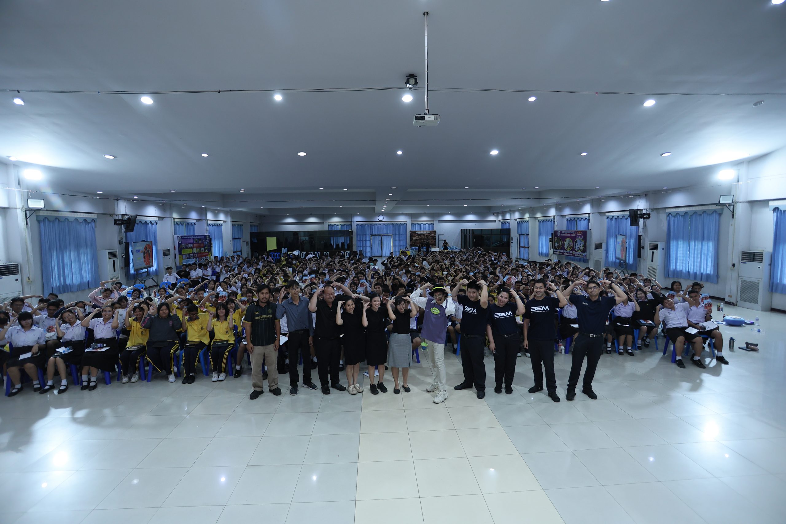 ภาพบรรยากาศกิจกรรมติว Road show TCAS ร่วมกับ BEM ณ โรงเรียนมัธยมวัดหนองแขม โดย “พี่ยู - เดอะเบรน” - 15