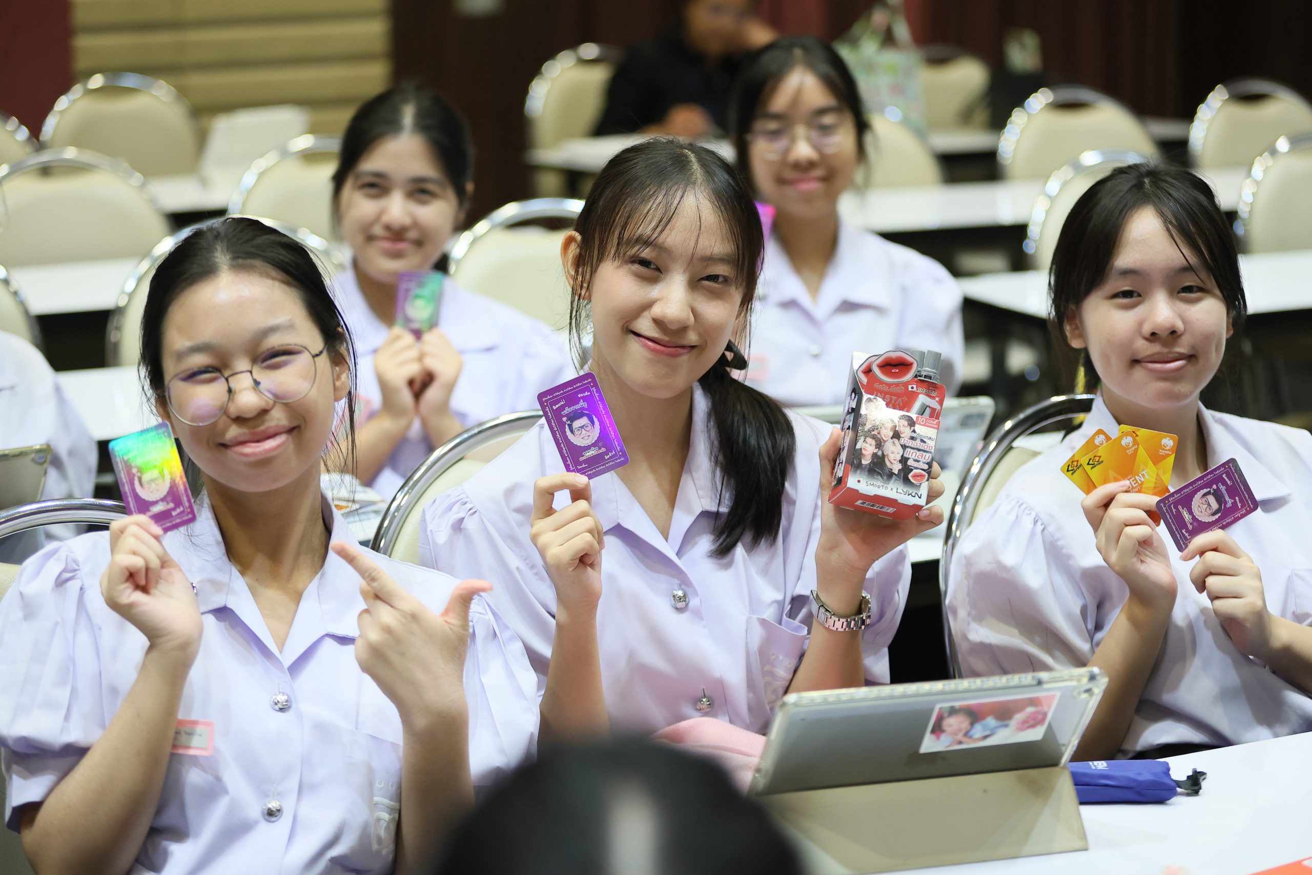 ภาพบรรยากาศกิจกรรมติว Road show TCAS ร่วมกับ BEM ณ โรงเรียนราชินี โดย “พี่ยู - เดอะเบรน” - 06