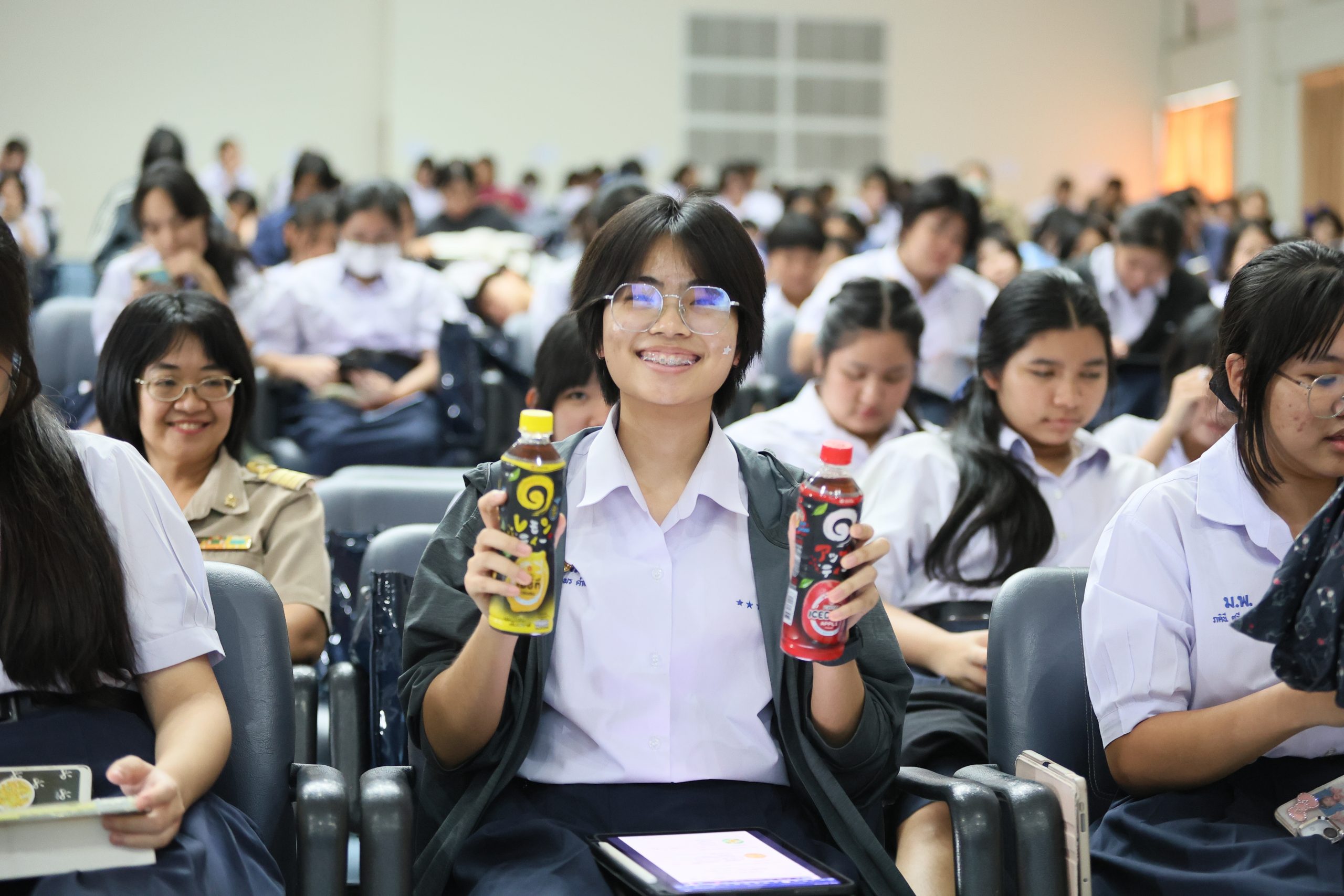 ภาพบรรยากาศกิจกรรมติว Road show TCAS ร่วมกับ BEM ณ โรงเรียนสายปัญญา ในพระบรมราชินูปถัมภ์ โดย “พี่ยู - เดอะเบรน” - 06