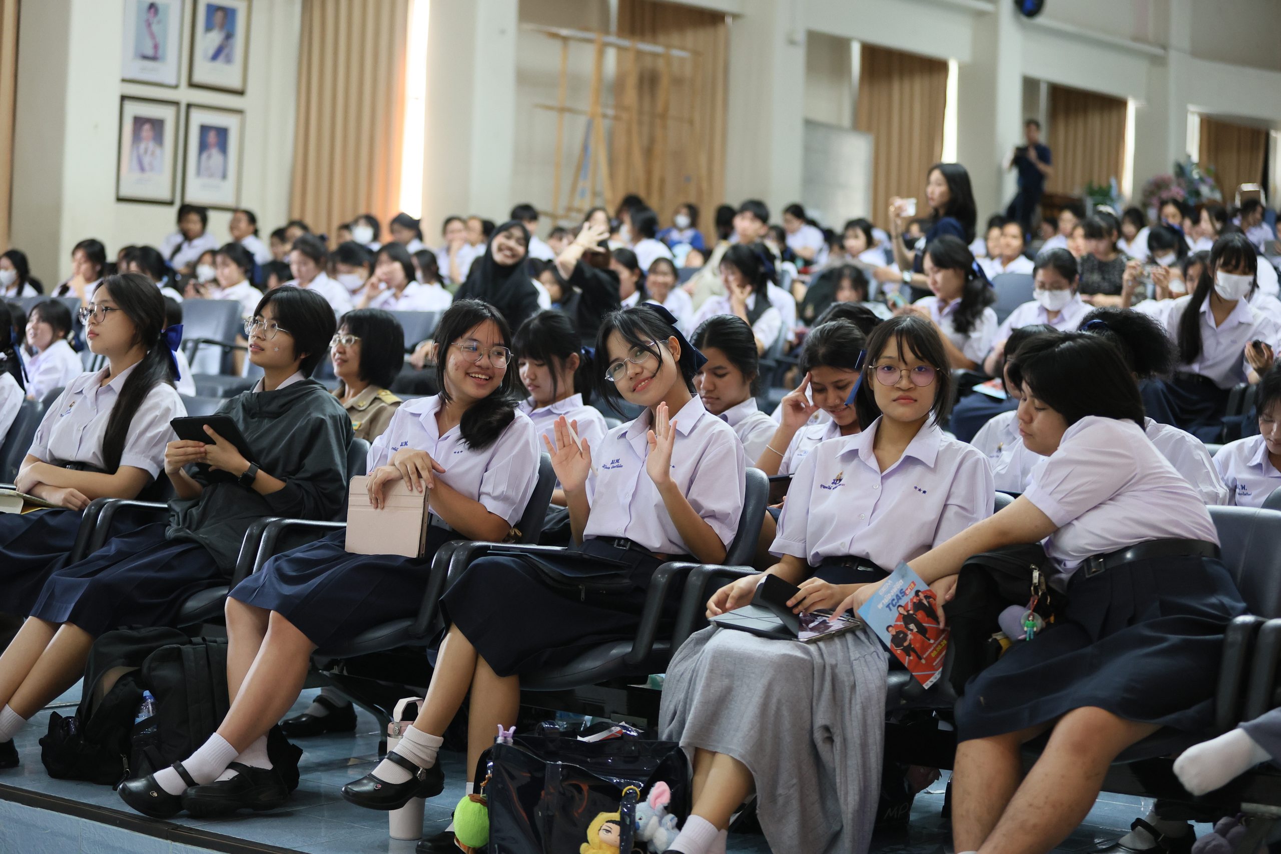 ภาพบรรยากาศกิจกรรมติว Road show TCAS ร่วมกับ BEM ณ โรงเรียนสายปัญญา ในพระบรมราชินูปถัมภ์ โดย “พี่ยู - เดอะเบรน” - 11