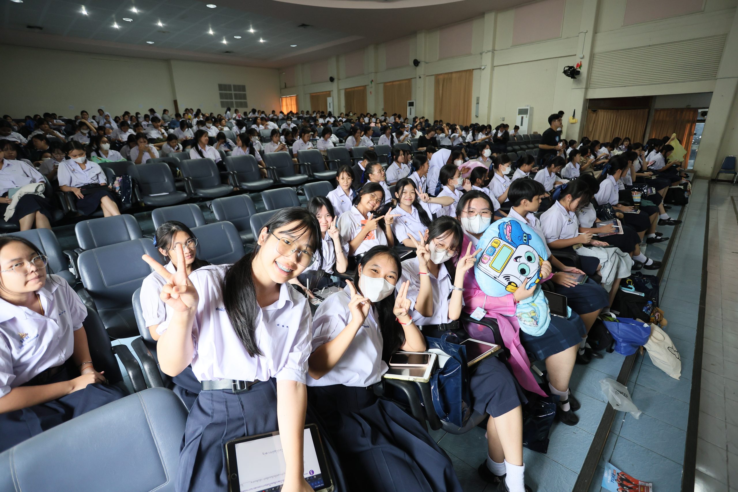 ภาพบรรยากาศกิจกรรมติว Road show TCAS ร่วมกับ BEM ณ โรงเรียนสายปัญญา ในพระบรมราชินูปถัมภ์ โดย “พี่ยู - เดอะเบรน” - 14
