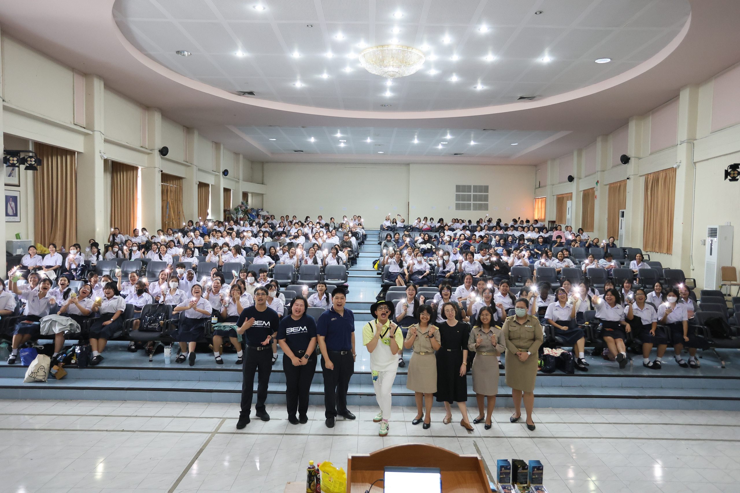 ภาพบรรยากาศกิจกรรมติว Road show TCAS ร่วมกับ BEM ณ โรงเรียนสายปัญญา ในพระบรมราชินูปถัมภ์ โดย “พี่ยู - เดอะเบรน” - 15