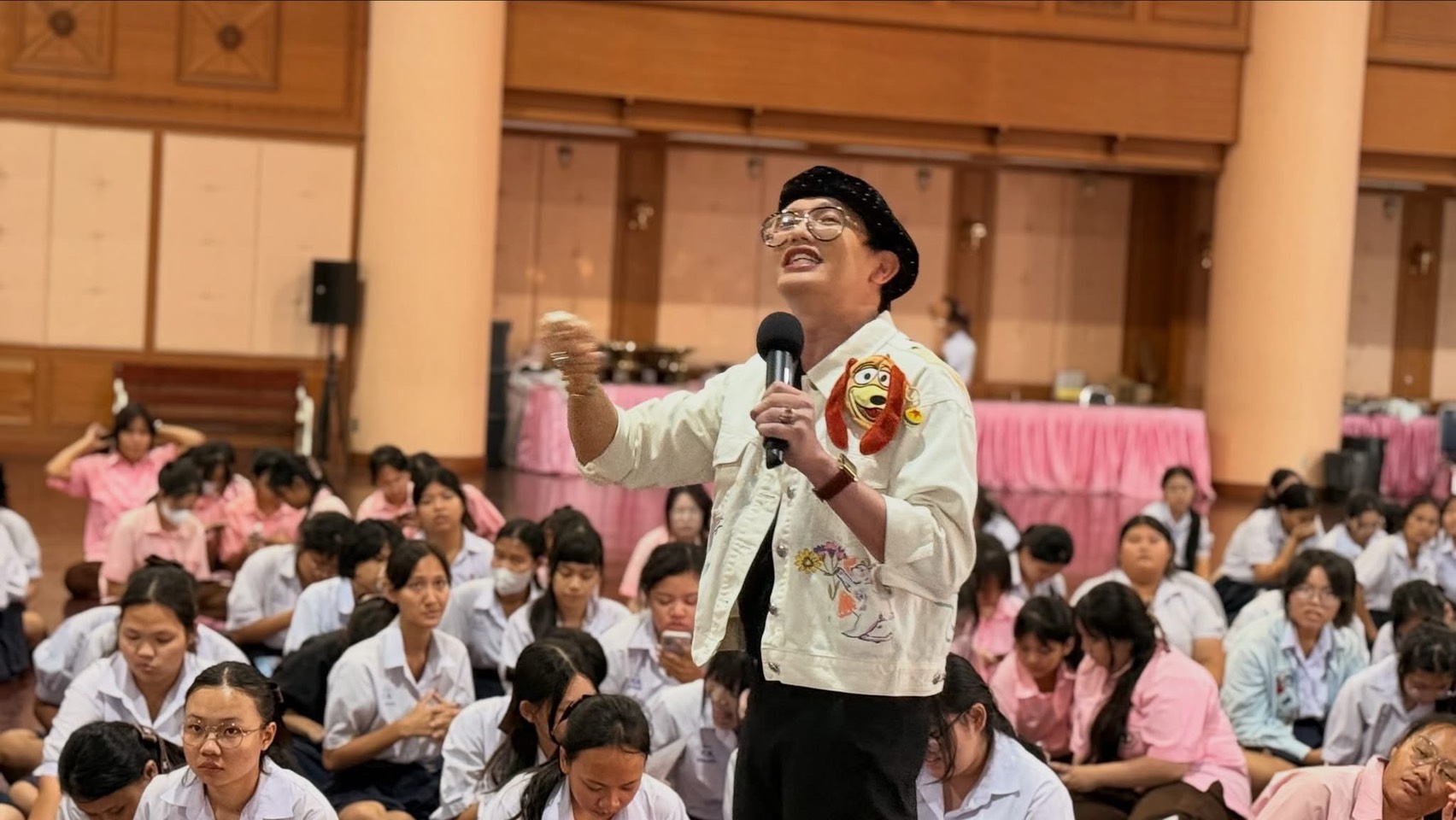 ภาพบรรยากาศกิจกรรมติว Road show TCAS ร่วมกับ BEM ณ โรงเรียนสตรีศรีสุริโยทัย โดย “พี่ยู - เดอะเบรน” - 02