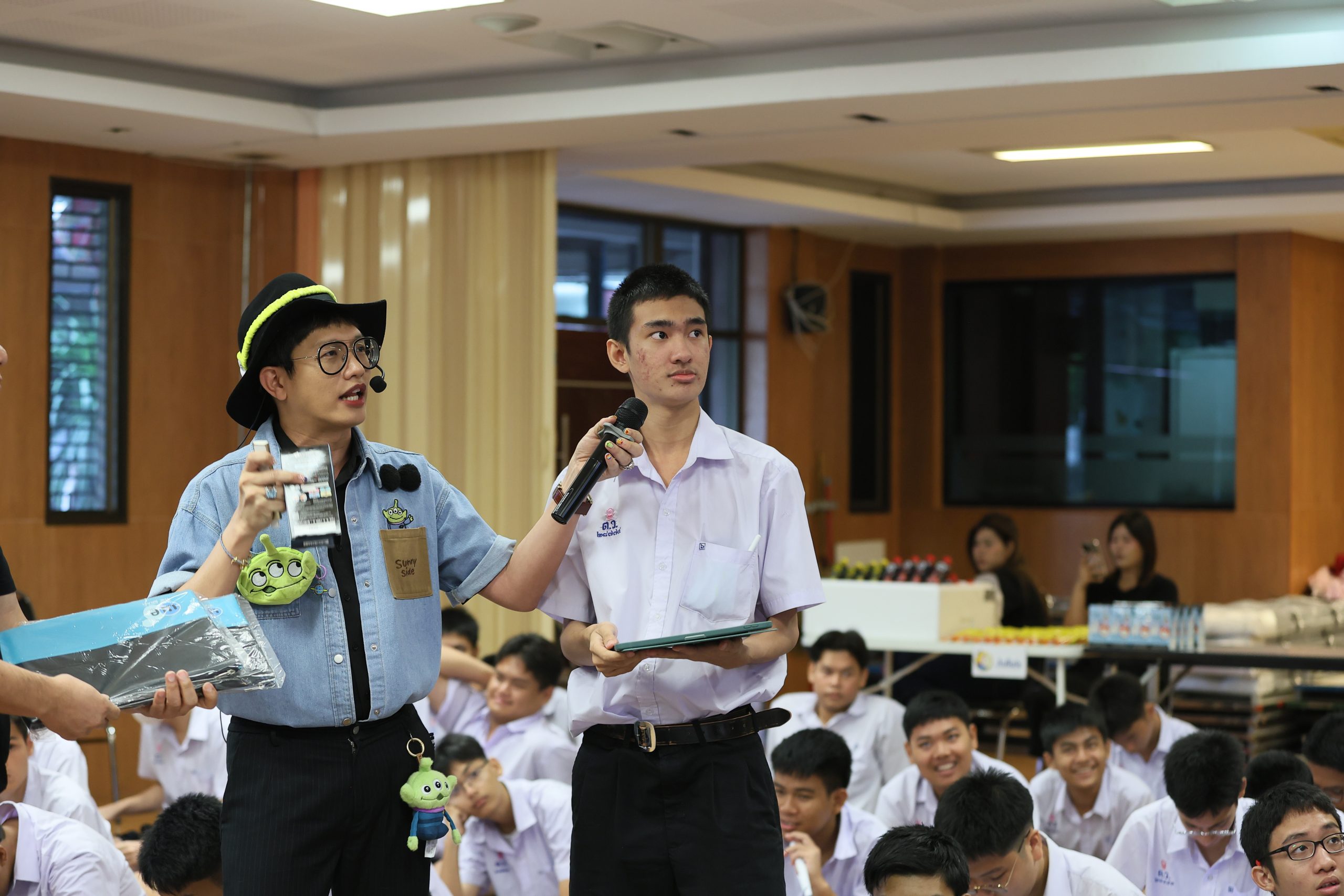 ภาพบรรยากาศกิจกรรมติว Road show TCAS ร่วมกับ BEM ณ โรงเรียนไตรมิตรวิทยาลัย โดย “พี่ยู - เดอะเบรน” - 04