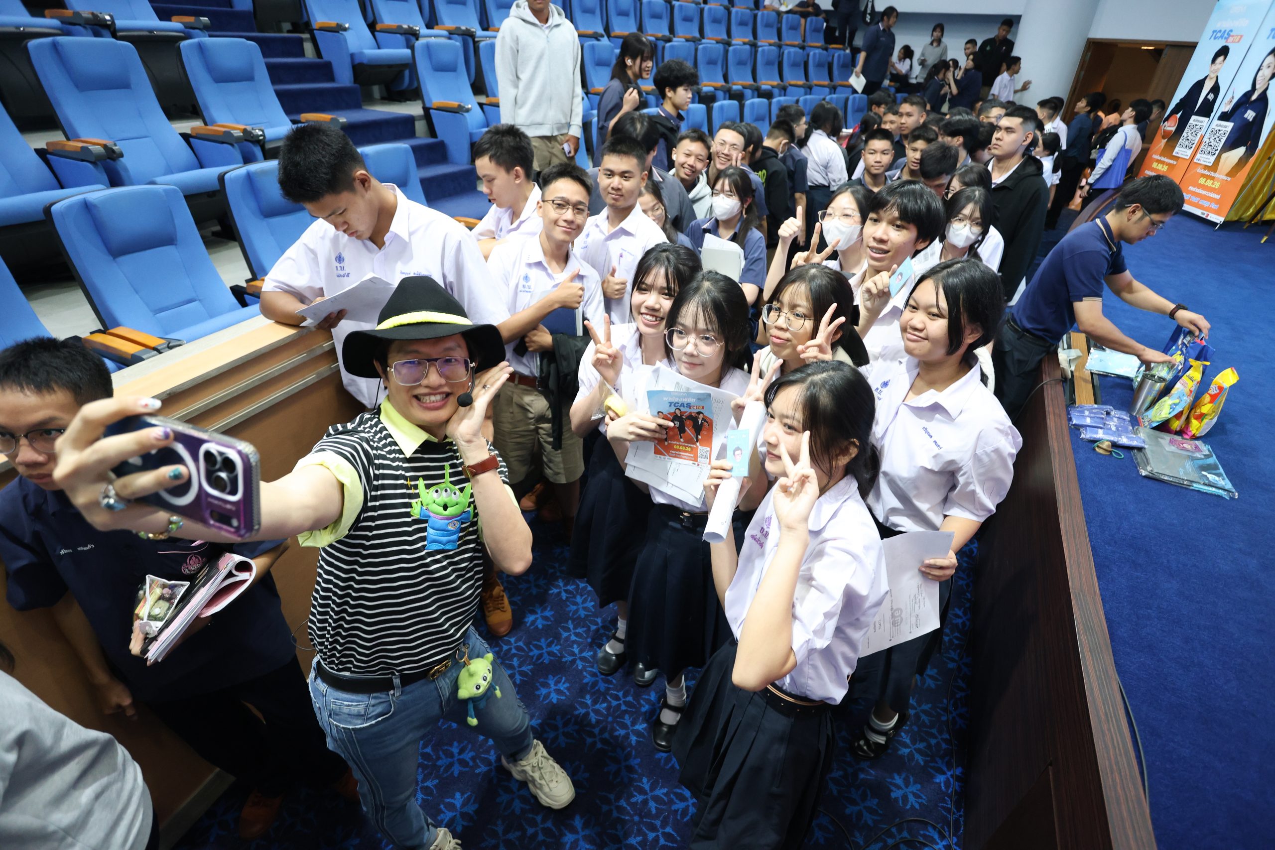 ภาพบรรยากาศกิจกรรมติว Road show TCAS ร่วมกับ BEM ณ โรงเรียนโยธินบูรณะ โดย “พี่ยู - เดอะเบรน” - 02