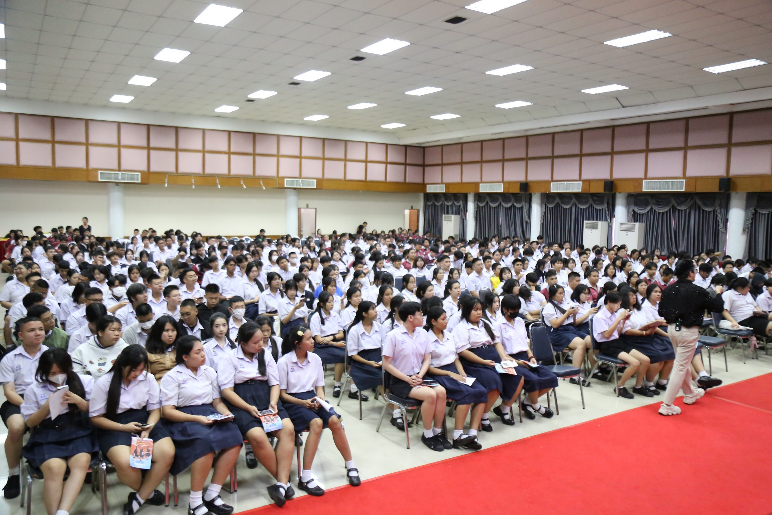 ภาพบรรยากาศกิจกรรมติว Road show TCAS ร่วมกับ BEM ณ โรงเรียนศรีอยุธยา ในพระอุปถัมภ์ฯ โดย “พี่ยู - เดอะเบรน” - 09
