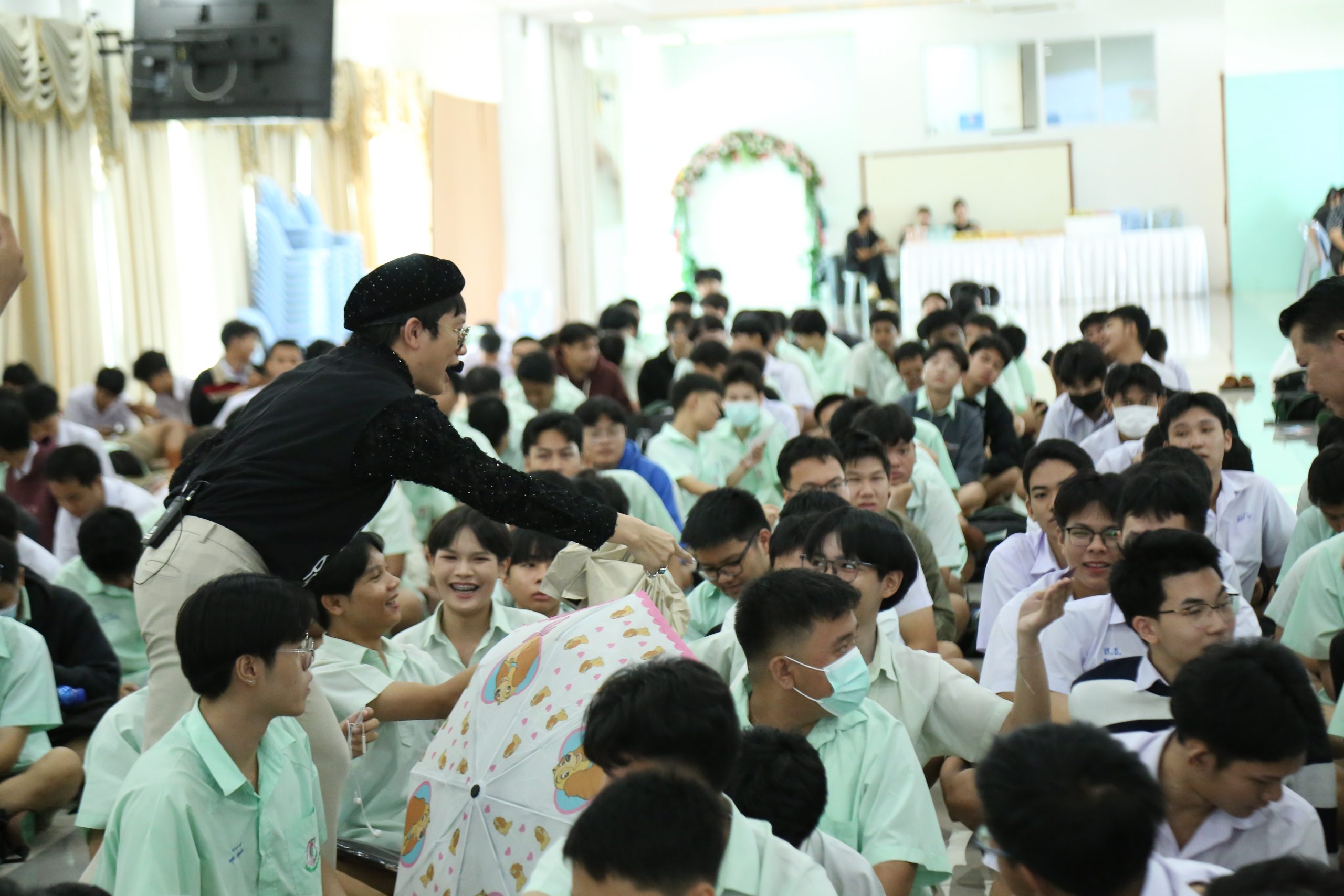 ภาพบรรยากาศกิจกรรมติว Road show TCAS ร่วมกับ BEM ณ โรงเรียนวัดสุทธิวราราม โดย “พี่ยู - เดอะเบรน” - 09