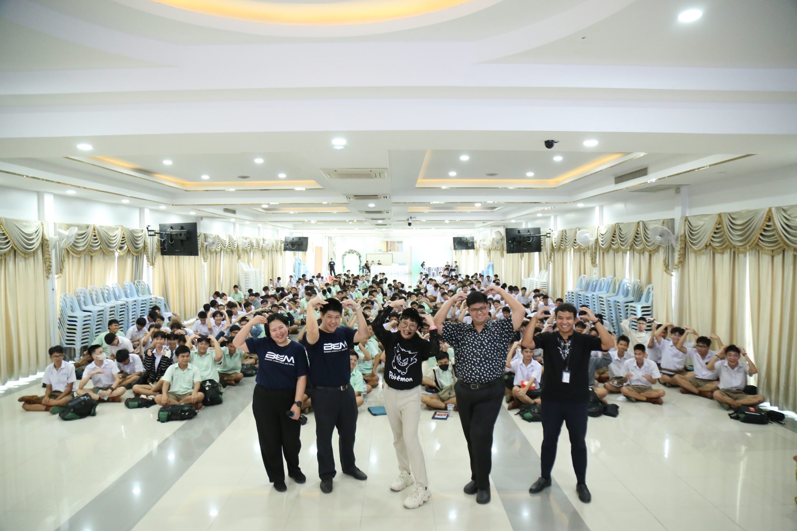 ภาพบรรยากาศกิจกรรมติว Road show TCAS ร่วมกับ BEM ณ โรงเรียนวัดสุทธิวราราม โดย “พี่ยู - เดอะเบรน” - 10