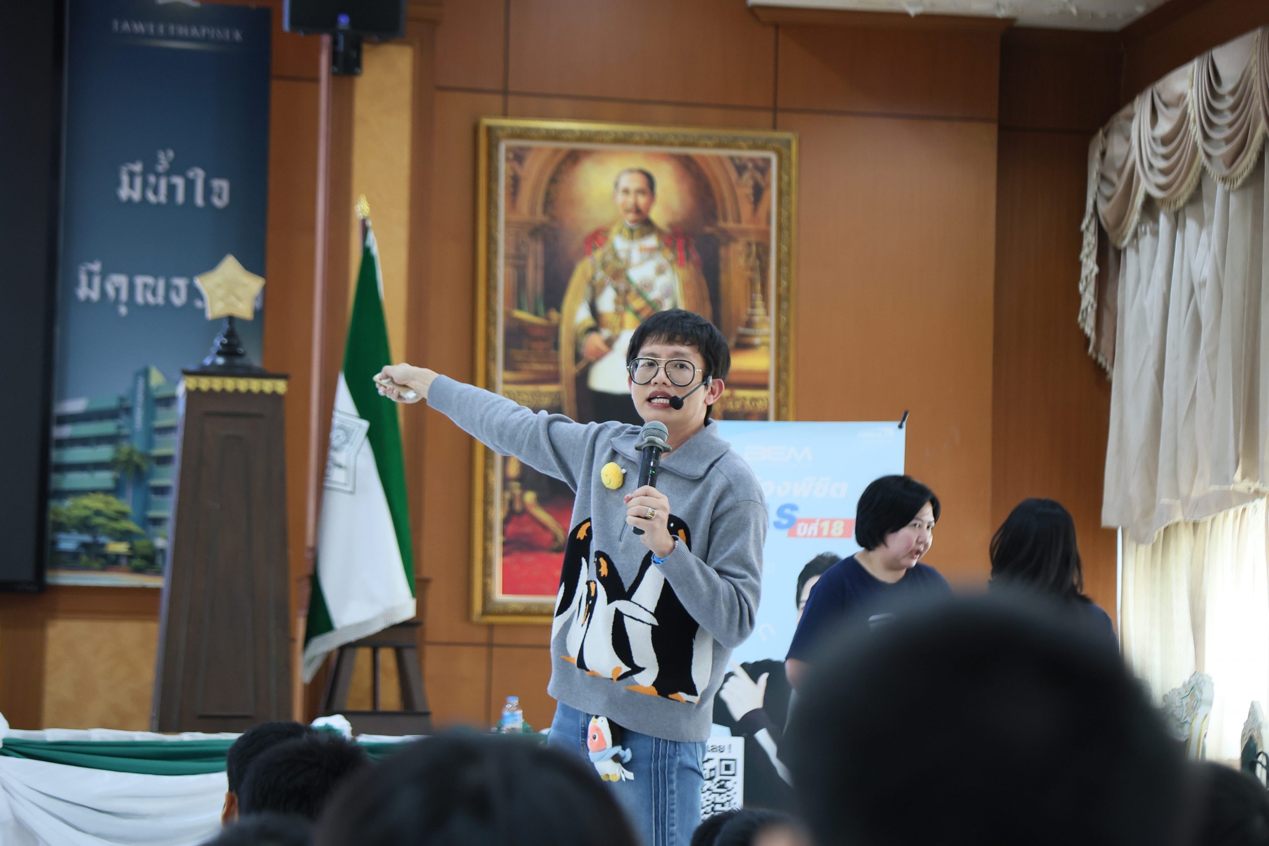 ภาพบรรยากาศกิจกรรมติว Road show TCAS ร่วมกับ BEM ณ โรงเรียนทวีธาภิเศก โดย “พี่ยู - เดอะเบรน” - 02