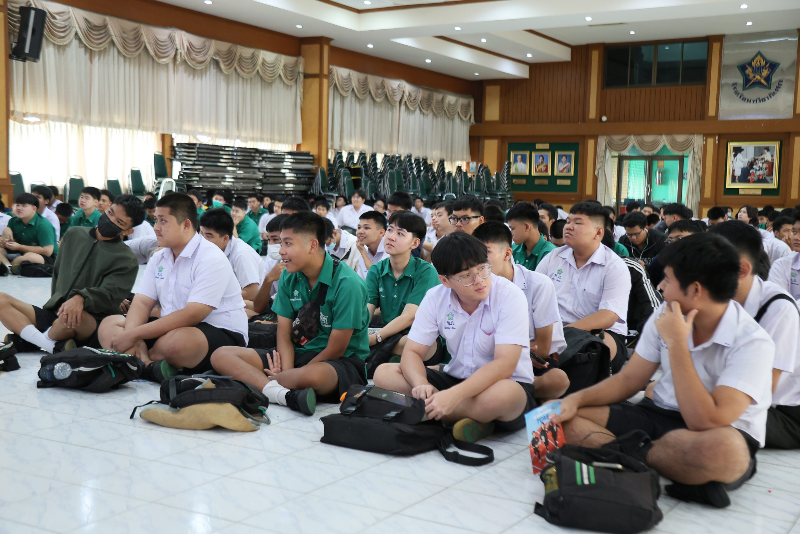 ภาพบรรยากาศกิจกรรมติว Road show TCAS ร่วมกับ BEM ณ โรงเรียนทวีธาภิเศก โดย “พี่ยู - เดอะเบรน” - 08