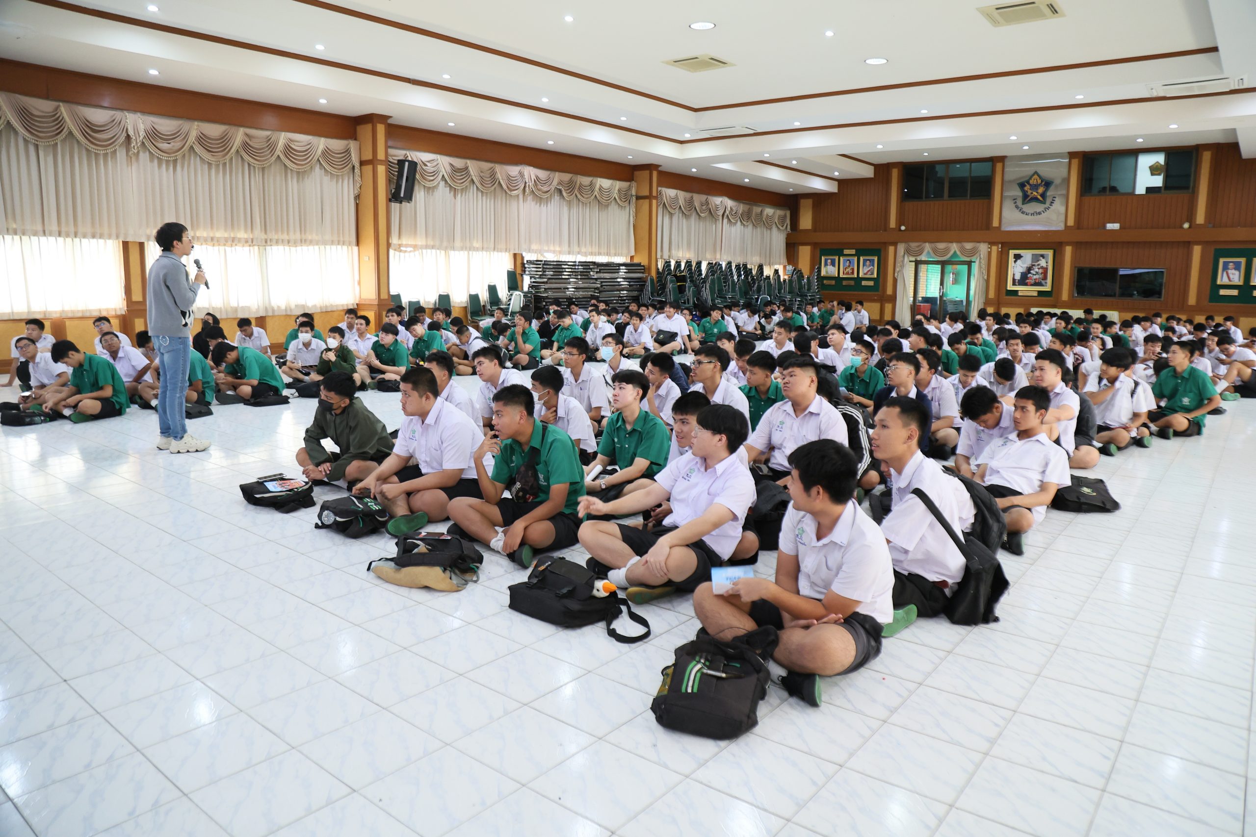 ภาพบรรยากาศกิจกรรมติว Road show TCAS ร่วมกับ BEM ณ โรงเรียนทวีธาภิเศก โดย “พี่ยู - เดอะเบรน” - 09