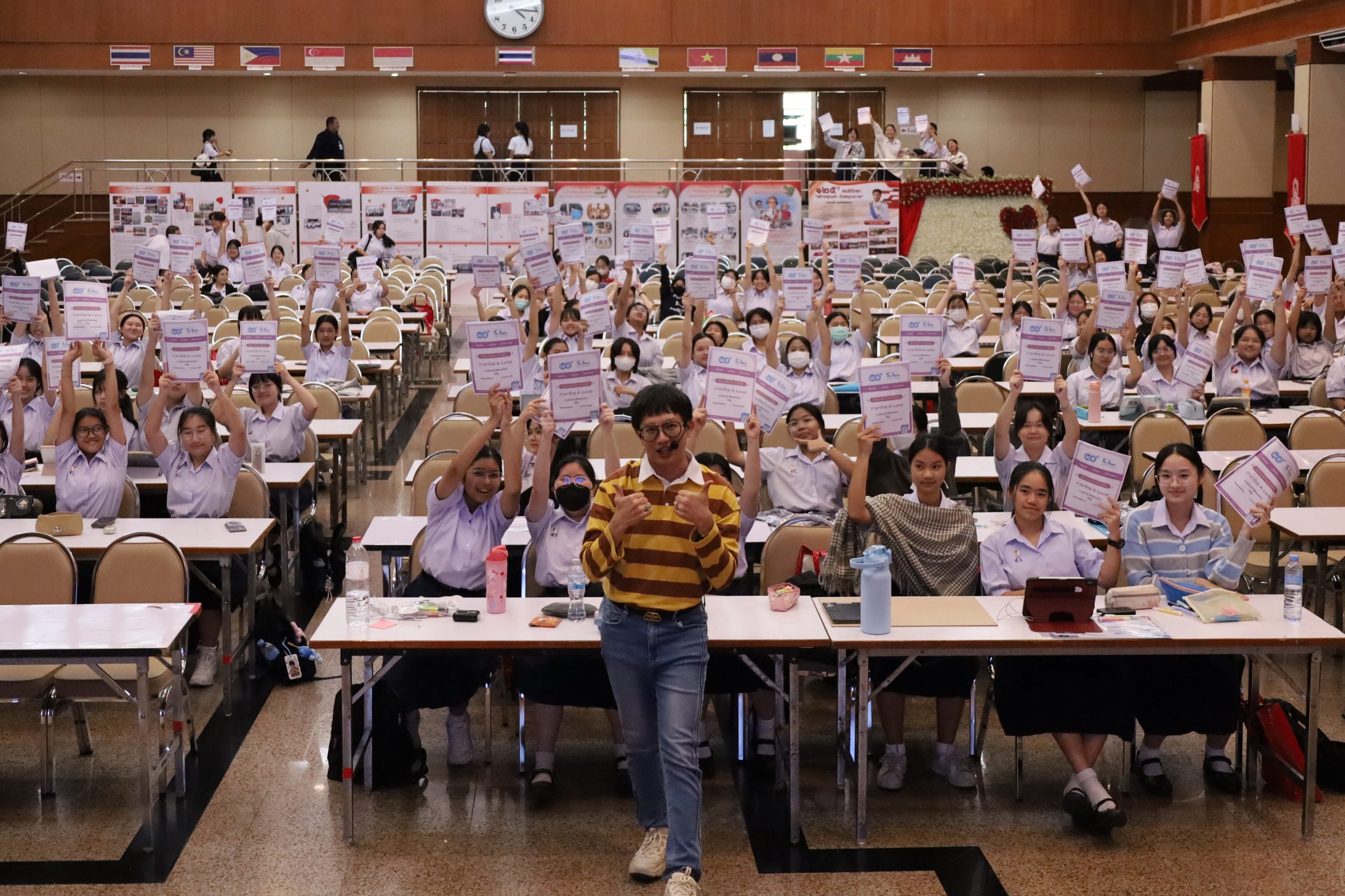 ภาพบรรยากาศกิจกรรมติวภาษาไทย A-Level ณ โรงเรียสตรีวิทยา โดย “พี่ยู - เดอะเบรน” - 01